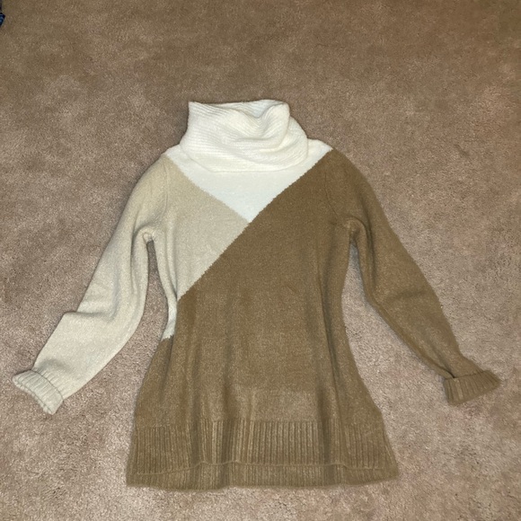 White, Tan, and Light Brown Tri-Color Color-block Roll-neck Sweater Size SM - Picture 1 of 2